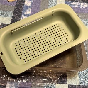 Green Collapsible Kitchen Colander with underneath container